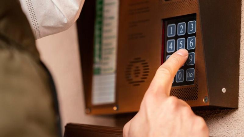 Como Garantir a Instalação e Manutenção de Interfones de Forma Eficiente